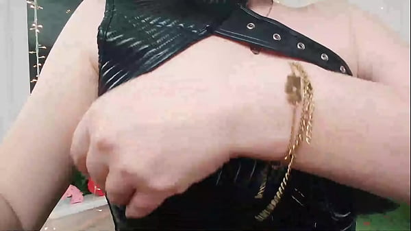 Kinky kisses hot