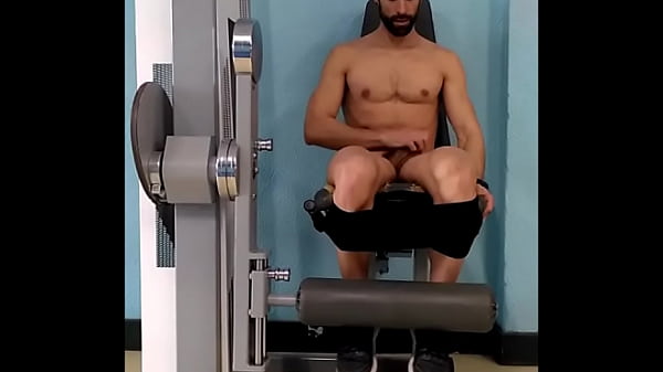 Download Video - Entrenando DESNUDO en el Gimnasio