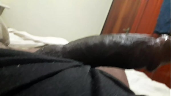 Meu pau latejando de tensão...