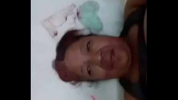 Mi t&iacute;a se masturba para mi