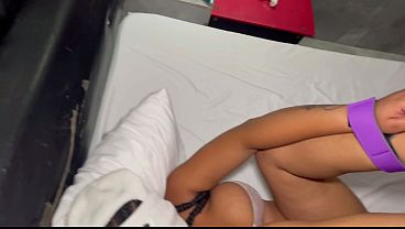 Latina vagabunda dando a bucetinha gostoso