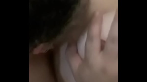 Meu marido me chupou gostoso na casa dos meus pais escondido