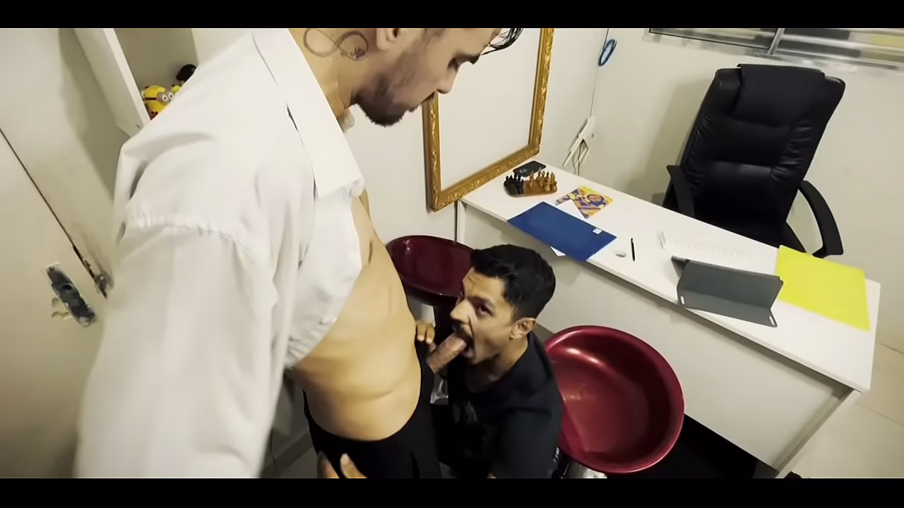 En una entrevista de trabajo cualquier cosa puede pasar...
                    gay 1 on 1 muchos negros