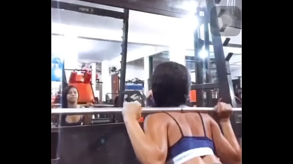 Manuelly mello exibicionismo na academia