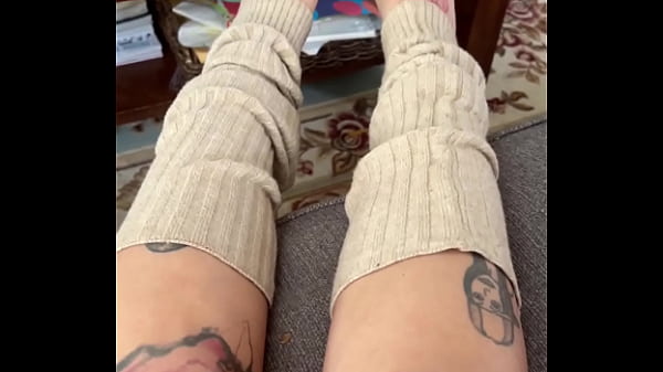 Thursday toes. ️️️Going live later cooking a great vegetarian dish with a Legacy who’s come home. Guess ...