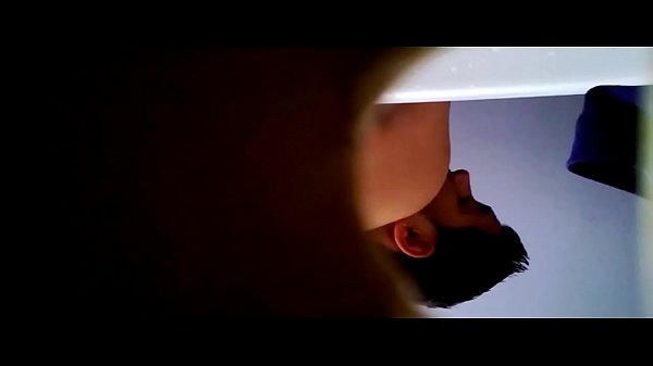 Download Video - Espiando a mi t&iacute;o en el ba&ntilde;o