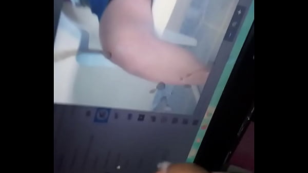 Amigo batendo punheta gostosa para fotos da min...