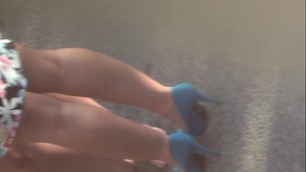 Two Candid young women - Bare feet and Heels