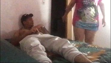 Eh pillado al compa&ntilde;ero de cuarto masturbandose