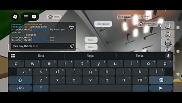 Mulher Gatuna bate na porta com frio e recebe uma esquentada na boca