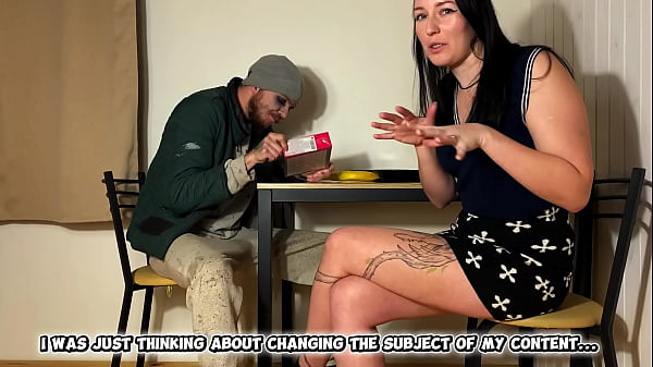 Girl blogger fucks a homeless man for likes