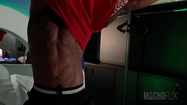 A porta estava aberta e esse puto vendado! Meti...