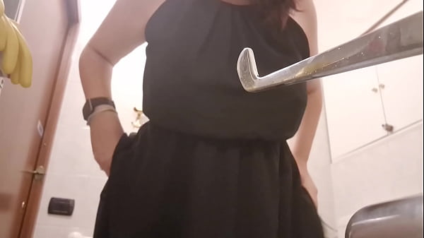 Download Video - Raccolta di pipi e scoregge nei bagni pubblici dei centri commerciali e bar