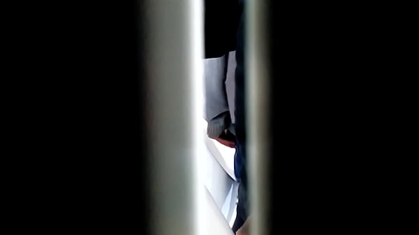 Espiando en bathroon 2