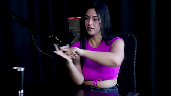 Download Video - Safada demostra o seu boquete&comma; tem os peitos chupados depois de dizer que o plug acabou entrando no seu cu e foi contratada pra mijar enquanto o cliente ficava na punheta - Angel Baronesa &lpar;SHEER&sol;RED&rpar;