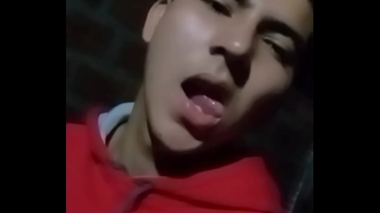 Me levanté con la polla parada
                    muchos negros