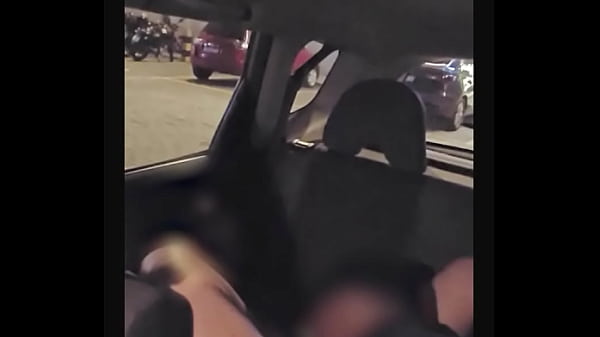 Download Video - Sra&period;Moema namorando o BBC no estacionamento do MC Donalds e depois termina no carro