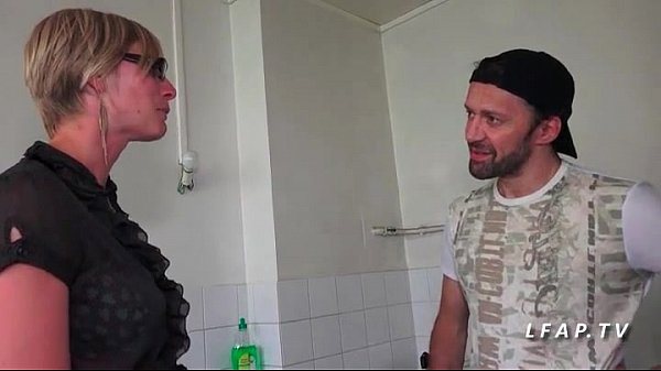 Download Video - Magnifique babe francaise defoncee et couverte de sperme