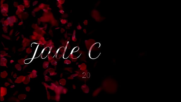 THICK MASSEUSE TWERKING ELLE GIVES MASSAGE WITH HAPPY ENDING