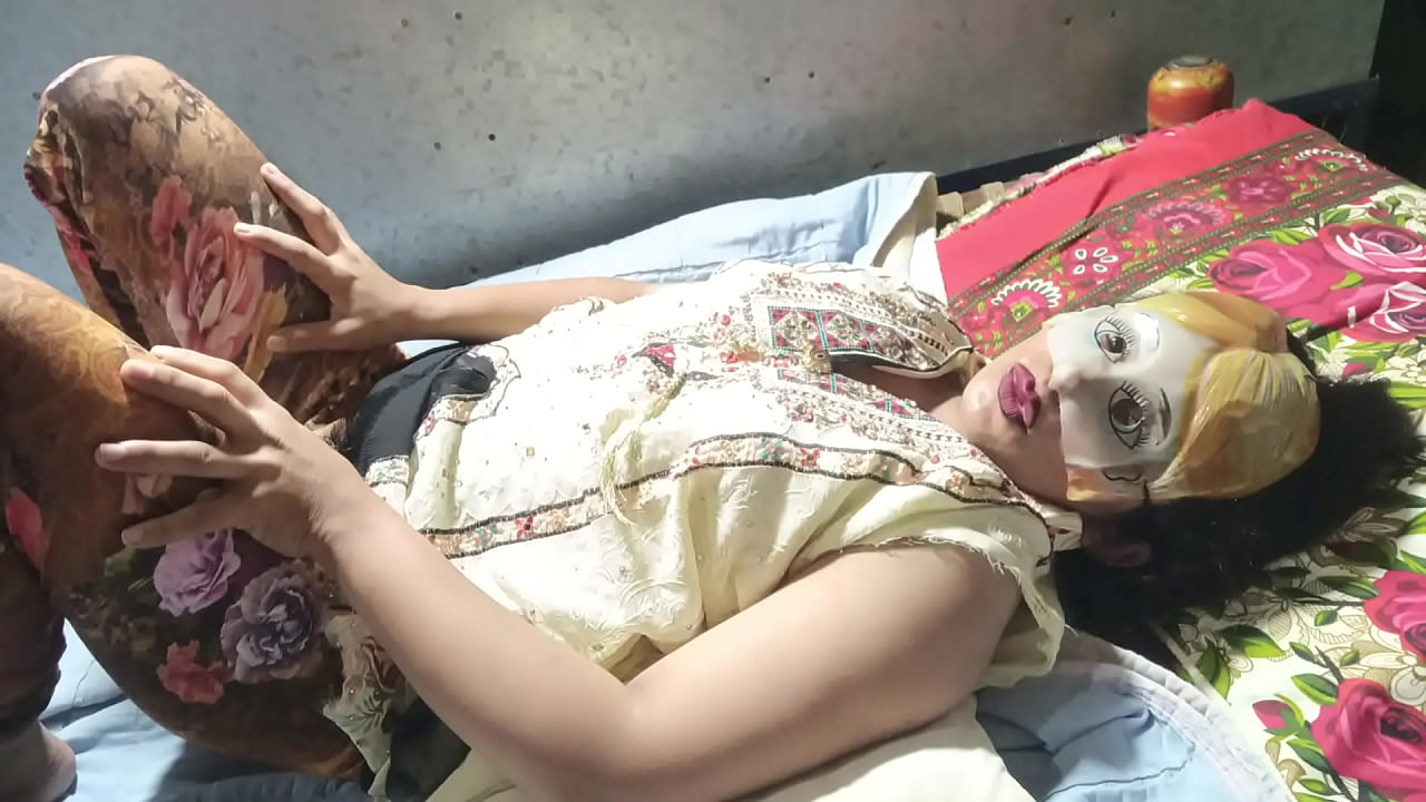 Full Video : Indian Husband Licked Pussy to seduce desi wife and hard fuck and moaning in Hindi Audio