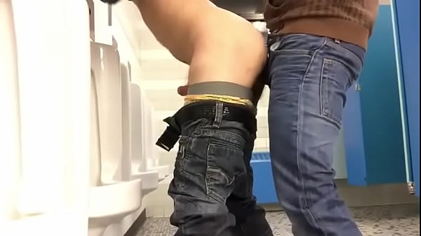 Download Video - O DI&Aacute;RIO DE MAMADAS - Muleque me mamou gostoso no banheiro do cinema