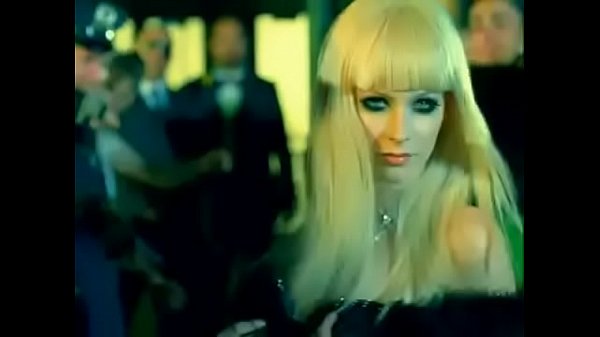 Avril Lavigne - Hot (Official Music Video)