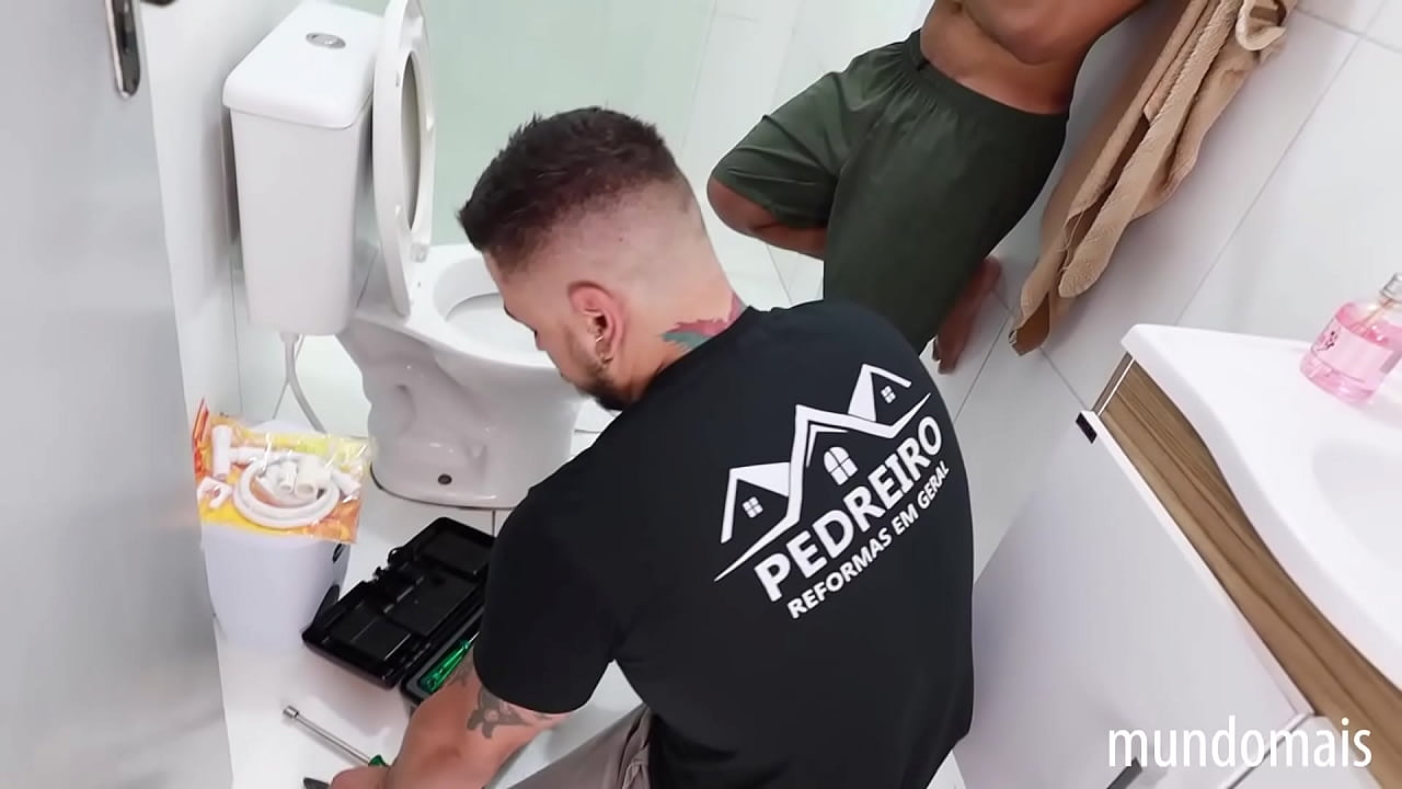 ¡El fontanero me comió rico y hasta me dio el culo!
                    hairy big ass gay gay blowjob mundomais gay anal muchos negros