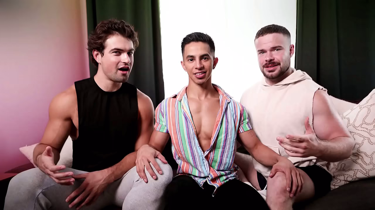 Straight Men Accidental Gay Threesome Too Horny To Pivot