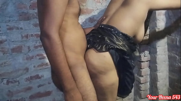 Download Video - Desi bhabhi doggy style sex in black saree