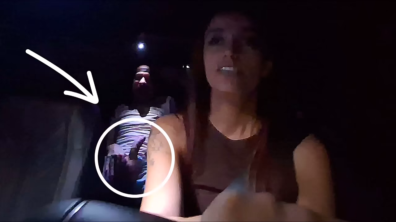 Casada motorista de APP em sua ultima corrida fode com passageiro.