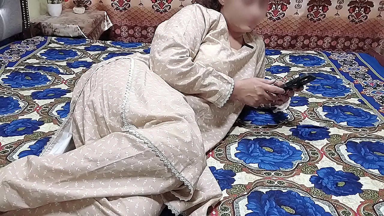 Deshi village bhabhi pissing hot virel mms video