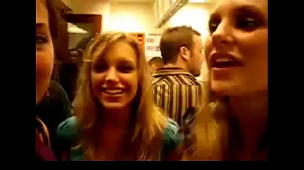 Can 3 people Tongue Kiss Together - Lesbian Kisses
