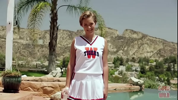 Cheerleader loves to lick pussy
