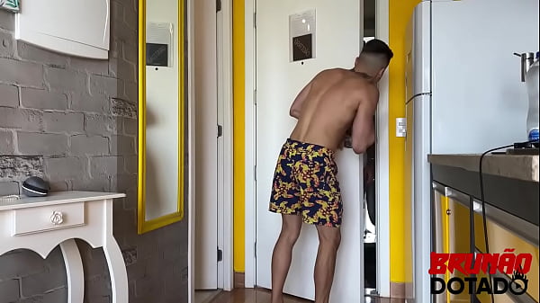 FUI VISITAR MEU AMIGO LUCAS ,ELE DORMIU E EU AC...