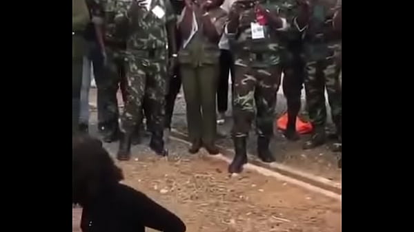 Qui Est-Elle? Très Gros Butin, S'il Vous Plaît Prenez Votre Coeur (Ne Mettez Pas Les Organes)