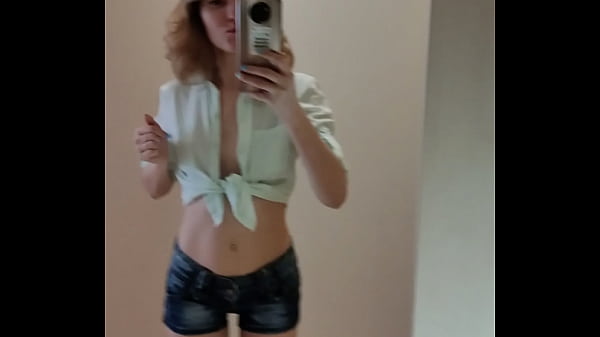 Сучка готовится скакать на большом члене