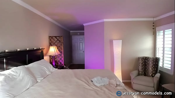 PAWG Milf Jess Ryan gives Hot Anal Camshow