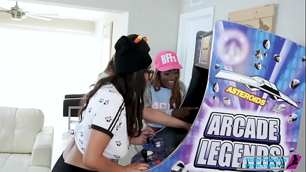 Evi Rei, Violet Myers, Avery Moon In Their Dick Controller