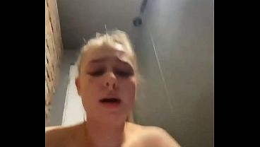 Public masturbating in the gym with jucielussie