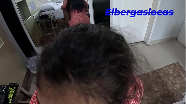 Mi mejor amiga me hace un baile erotico con el fin de que la perdone por abandonarme en la fiesta, le rompi el culo con ganas