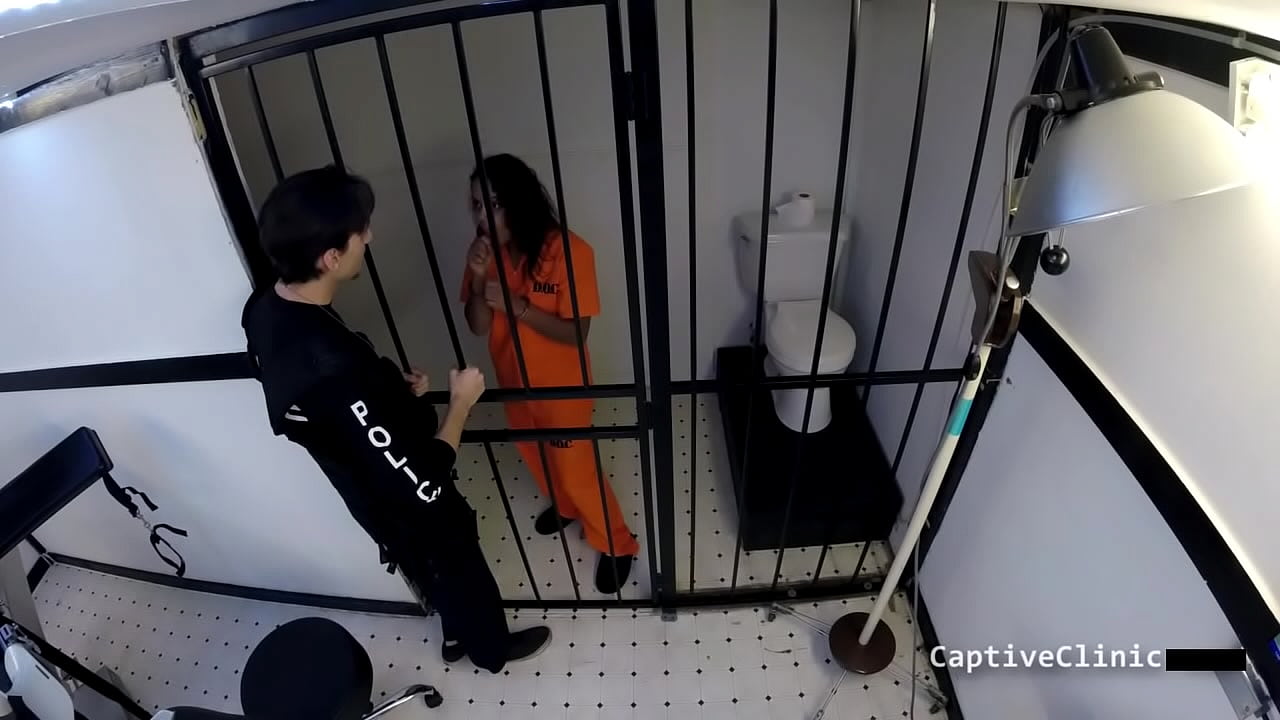 Atención médica no tan gratuita - Sheila Daniels
                      latina tattoo booty latex nurse humiliation fetish shower screaming gloves handcuffs black hair medical natural tits wide hips behind the scenes bts muchos negros