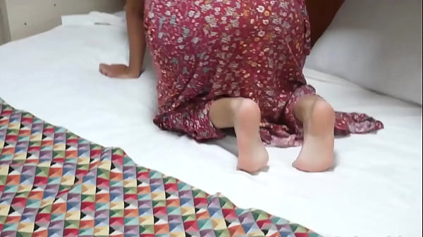 LA EMPLEADA ME SEDUCE PARS QUE LE CLAVE LA VERGA DIRECTO AL CO&Ntilde;O