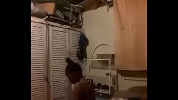 Raso Singando con amiga en su casa