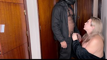 FOOD DELIVERY GUY FUCKED A TRANS WITHOUT A CONDOM - 01