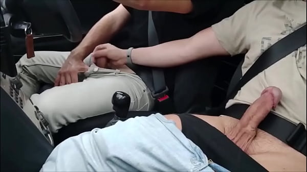 Download Video - Me masturbei do lado do motorista do Uber e ele deixou eu ficar passando a m&atilde;o a piroca dele