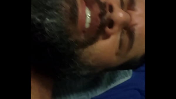 Aguentando o Pirocão sem reclamar