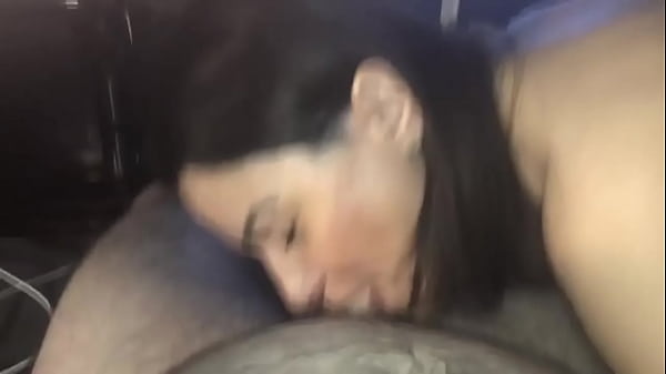 thumb brunette