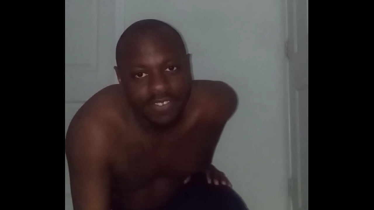 No quiero ser presumida, pero me daría sexo oral a mis genitales de 19 años de forma gratuita si él pudiera mostrarlos más mientras fantasea y escucha versiones antiguas de mis canciones de parodia.
                   jeans muchos negros