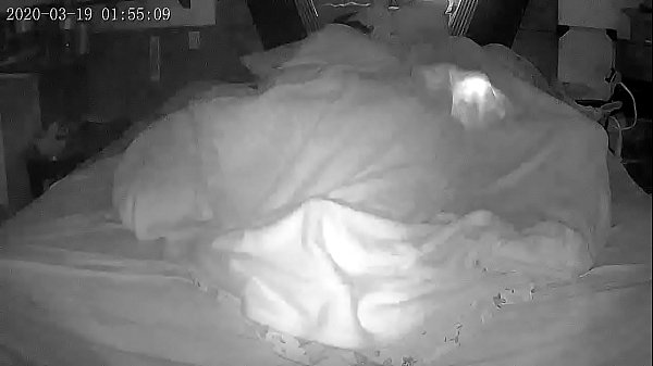 Download Video - Esposa espera o corno dormir para fazer chamada de v&iacute;deo com o amante
