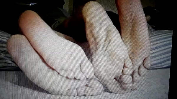 Side by side Footsies with Darcel (lo-fi)